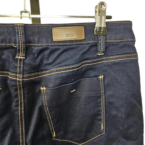 Kenneth Cole Reaction Crop Jeans - Picture 4 of 7